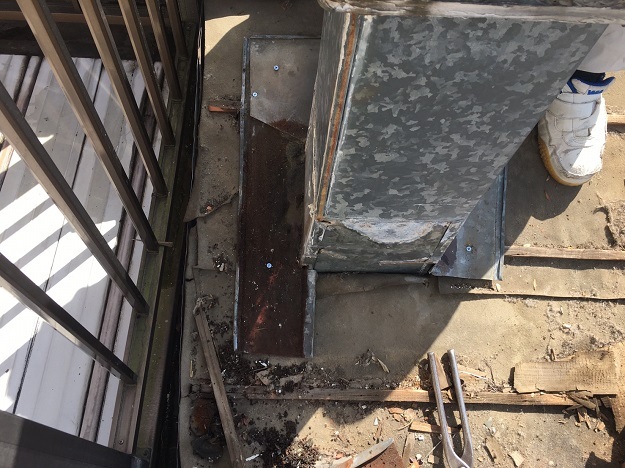 姫路市の屋根修繕で瓦を撤去した様子